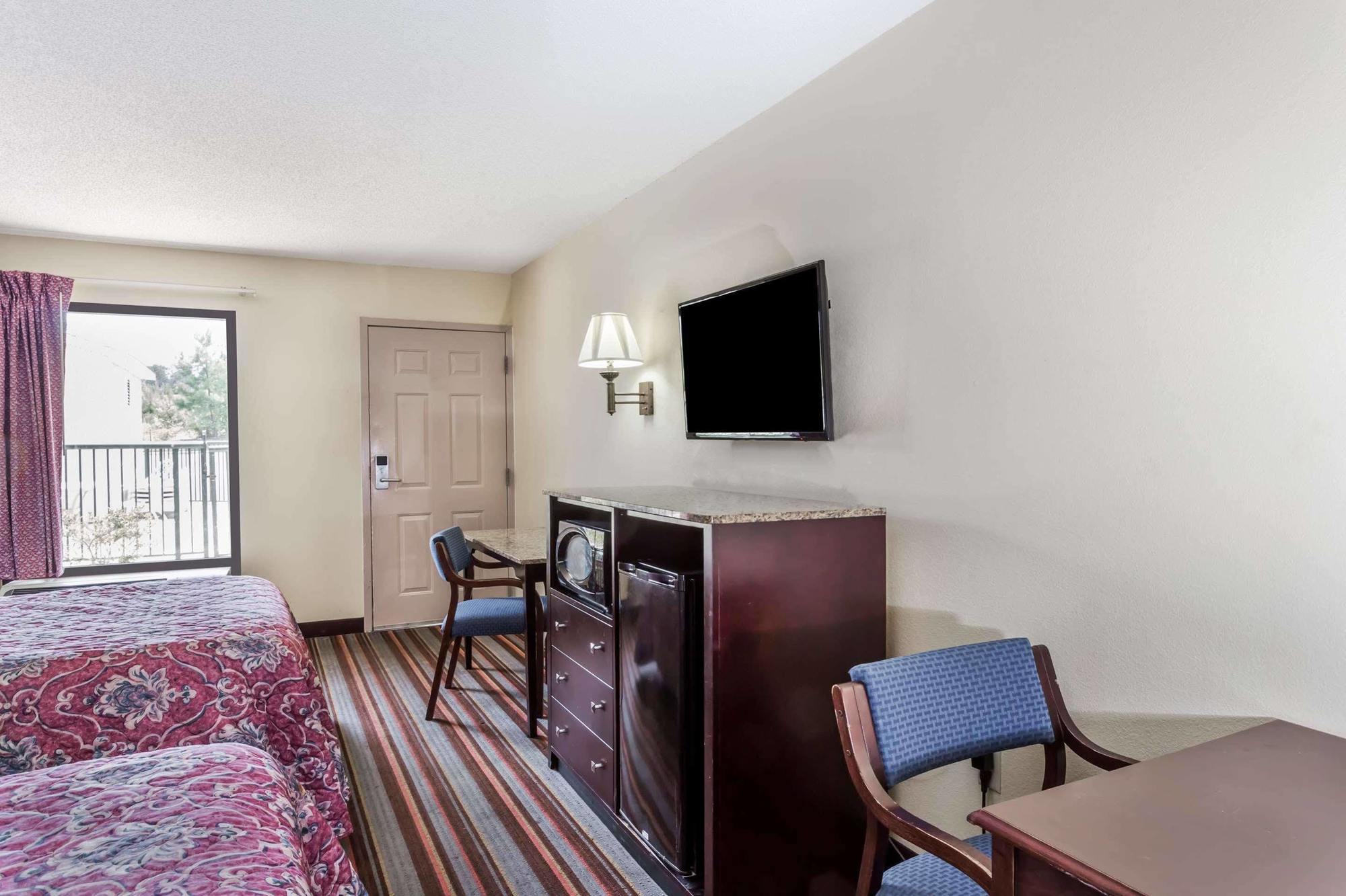Days Inn By Wyndham Sanford Exterior foto